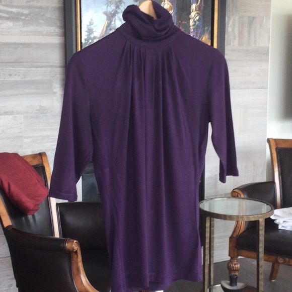 Banana Republic stretch mock neck tee - Picture 2 of 7